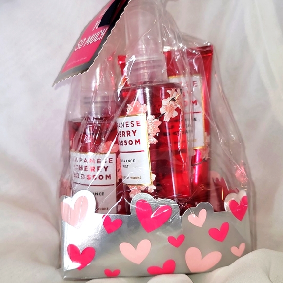 Bath and Body Works Cherry Blossom Gift Set